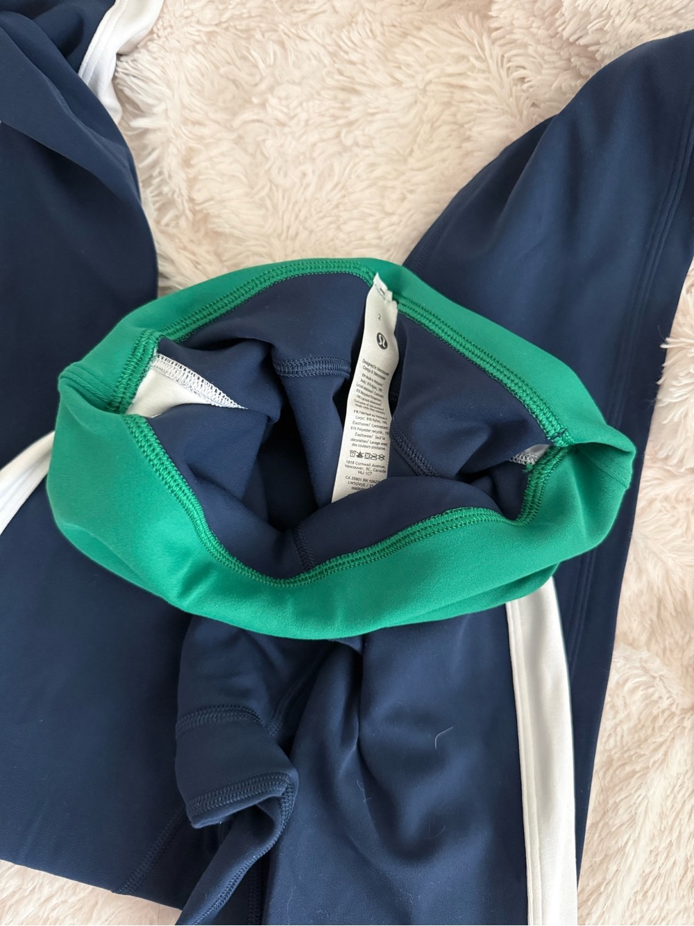 Lululemon leggings size 2 - Picture 2 of 2